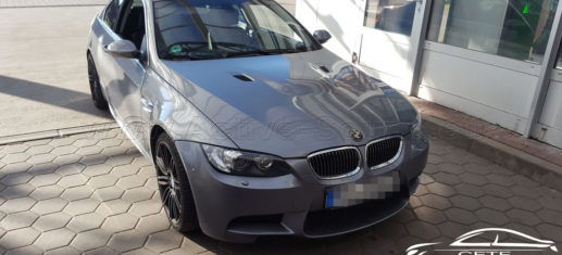 BMW M3 E92 330D con la readaptación sonido activo - vista frontal lateral