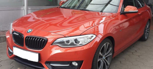 BMW 2er F22 220d mit Active Sound Nachrüstung - seitliche Frontansicht