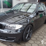 BMW 1er E82 120D - Active Sound Nachrüstung und Start Stop Automatik Codierung - seitliche Frontansicht